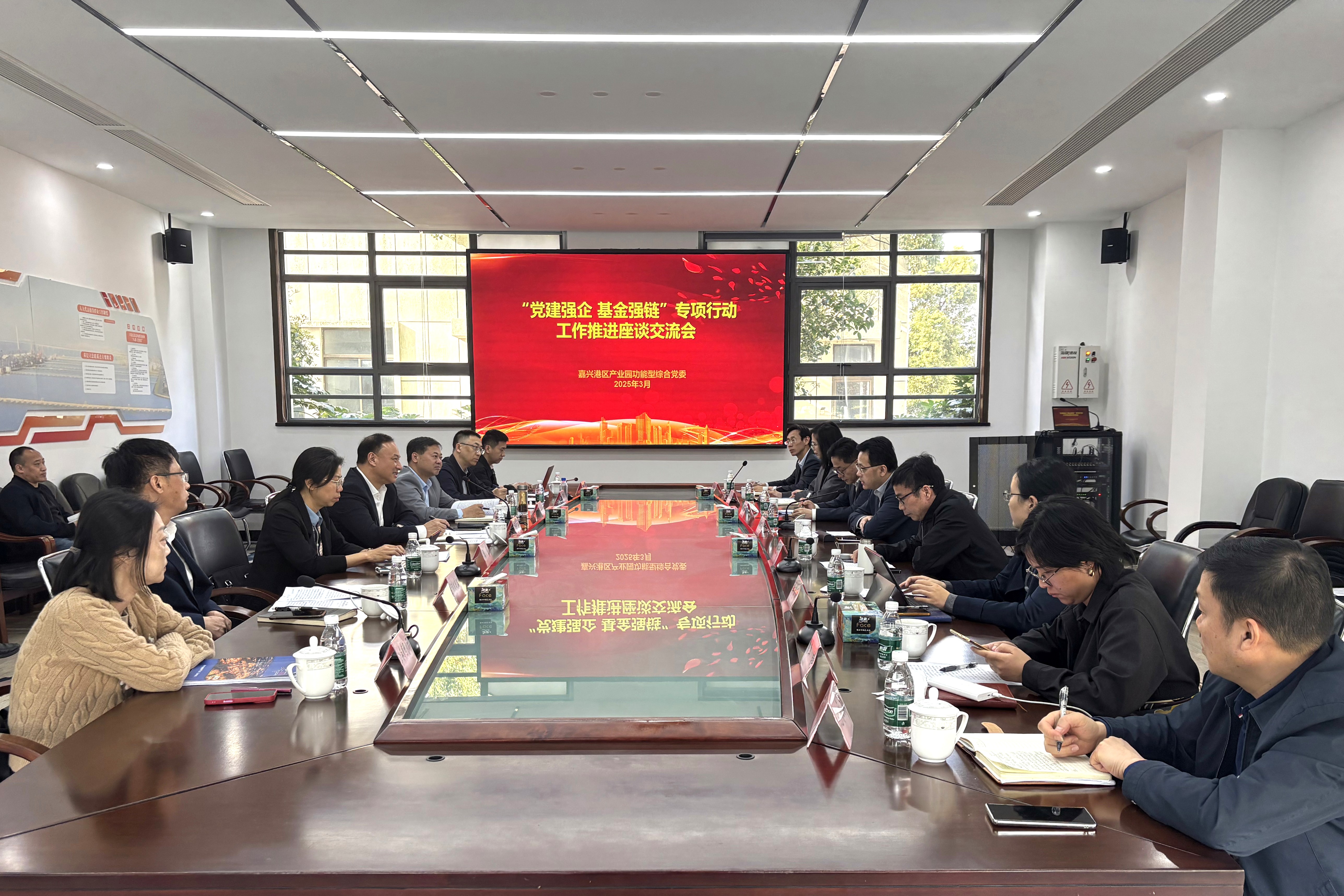 0326浙江尊龙凯时人生就是博赴嘉兴港区产业园功能型综合党委调研1.jpg 0326浙江尊龙凯时人生就是博赴嘉兴港区产业园功能型综合党委调研1.jpg